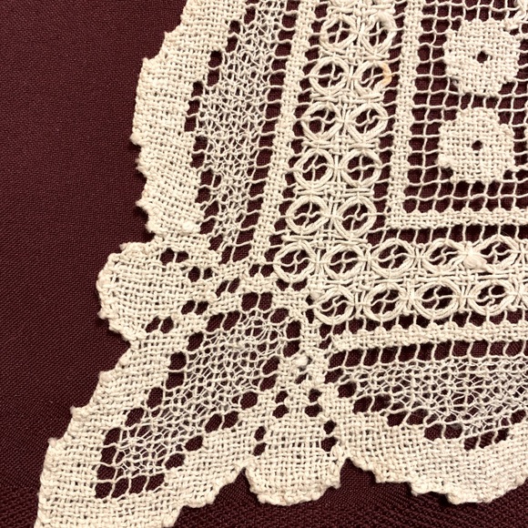 🌟HOST PICK🌟 Antique European Bobbin Lace Tablecloth 1920-30s Crotchet Lace - Picture 4 of 6